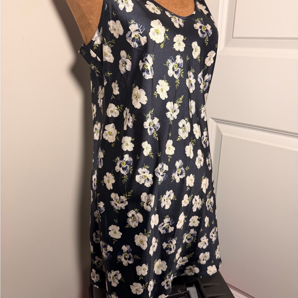 100% Silk Cinq à Sept Size 6 Tossed Poppies Floral Print Minidress